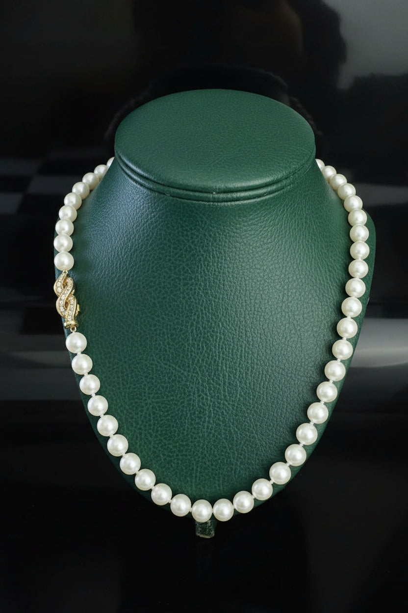Modern 1990's  Japanese Akoya Cultured Pearl and Diamond 18kt Yellow Gold Necklace