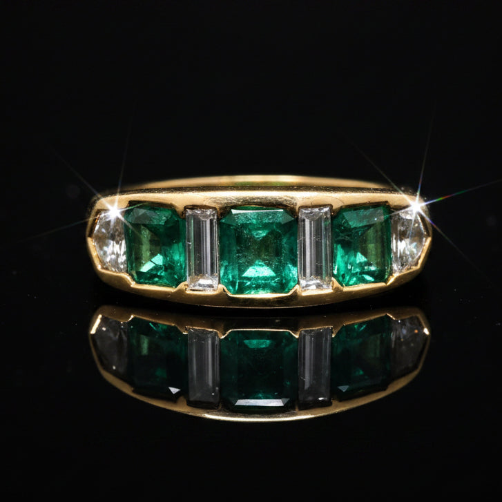 Gentleman Estate Fine Colombian Emerald and Diamond 18K Yellow Gold Ring