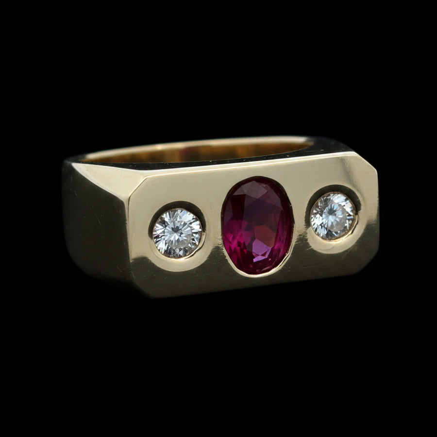 Gentleman Estate Fine Pigeon Blood Ruby and Diamond 14Kt Yellow Gold Ring